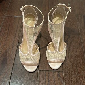 Light pink lace Jewel Badgley Mischka shoes in size 8.5.